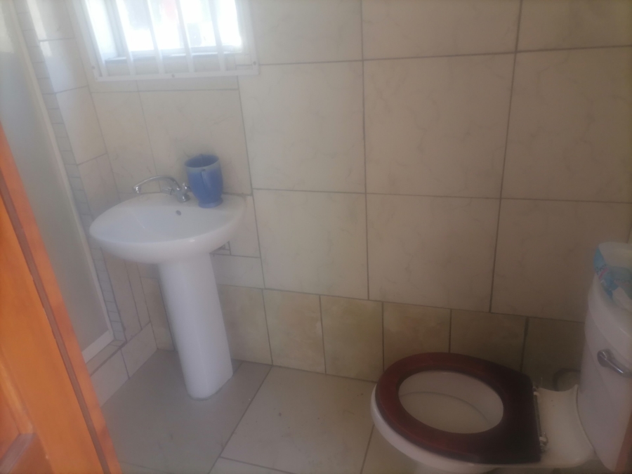 2 Bedroom Property for Sale in Phakamisa Eastern Cape